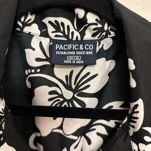 Pacific & Co Hawaiian Shirt Black Floral Palm Sz xLShort Sleeve Button Up #3452